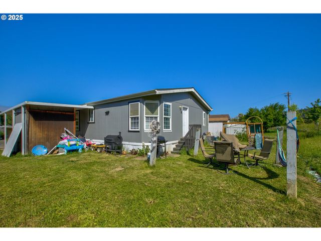 550 S STATE St 139, Sutherlin, OR 97479