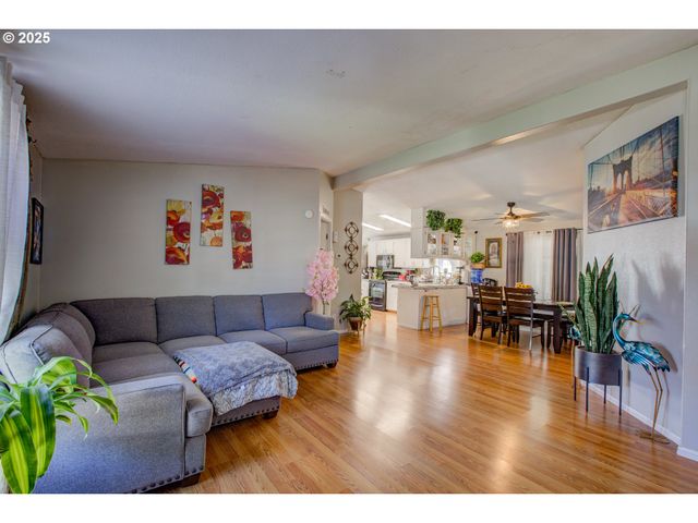 550 S STATE St 139, Sutherlin, OR 97479