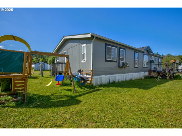 550 S STATE St 139, Sutherlin, OR 97479