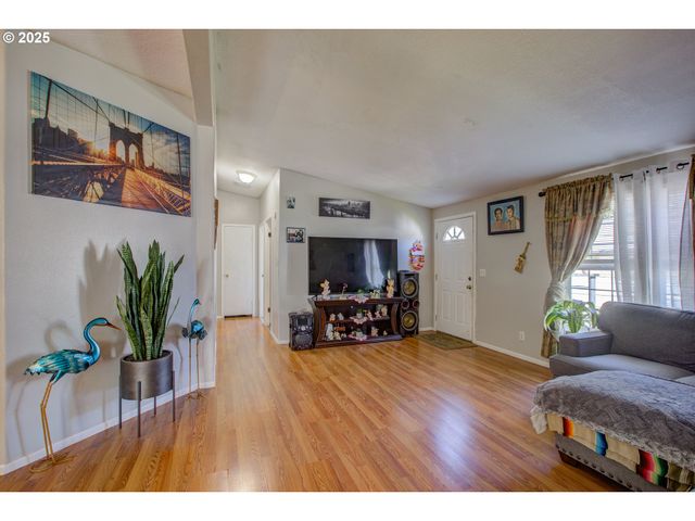 550 S STATE St 139, Sutherlin, OR 97479