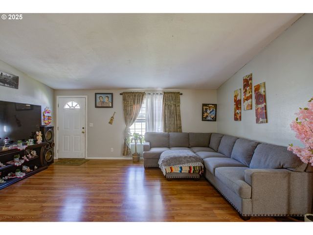 550 S STATE St 139, Sutherlin, OR 97479