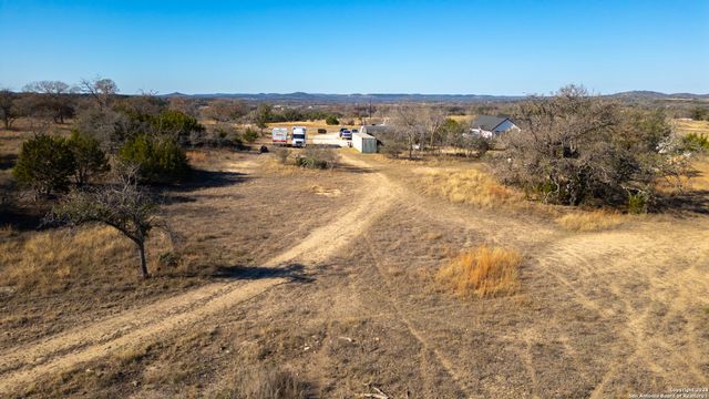 23 Waring Rd., Comfort, TX 78013