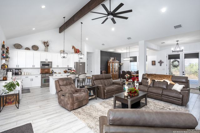 23 Waring Rd., Comfort, TX 78013