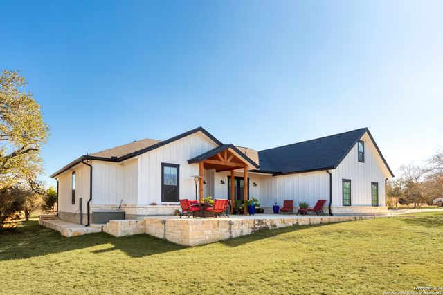 23 Waring Rd., Comfort, TX 78013