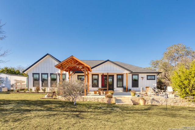 23 Waring Rd., Comfort, TX 78013