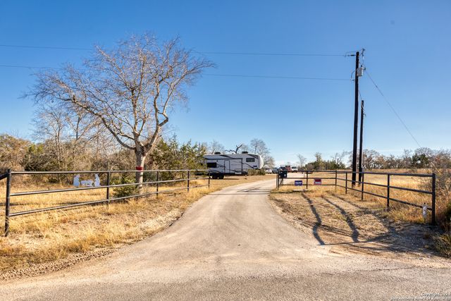 23 Waring Rd., Comfort, TX 78013