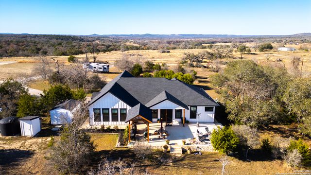23 Waring Rd., Comfort, TX 78013