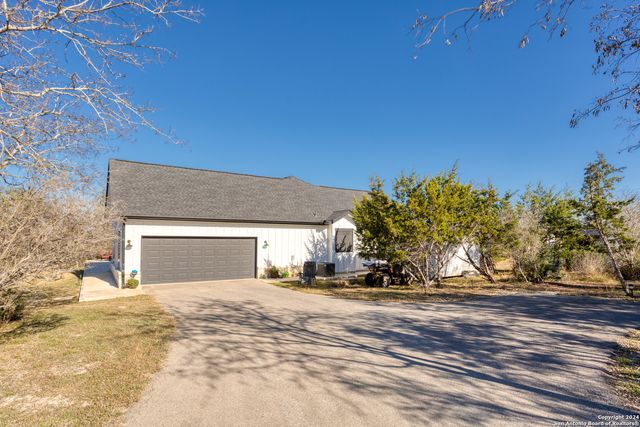 23 Waring Rd., Comfort, TX 78013