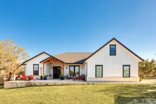 23 Waring Rd., Comfort, TX 78013
