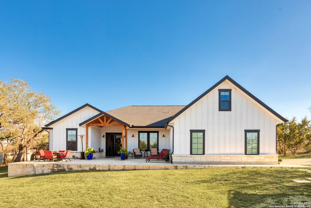 23 Waring Rd., Comfort, TX 78013