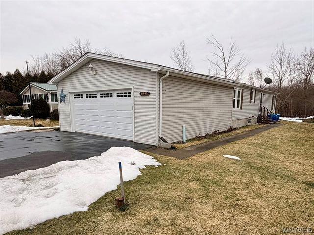 6242 Corwin Station, Newfane, NY 14108