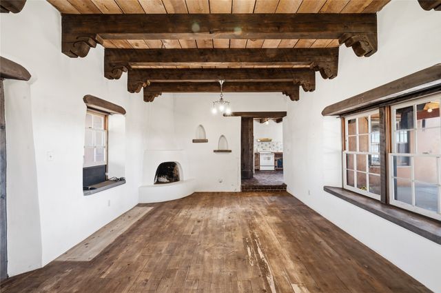 3086 Agua Fria, Santa Fe, NM 87507