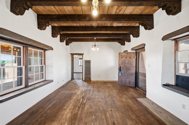 3086 Agua Fria, Santa Fe, NM 87507