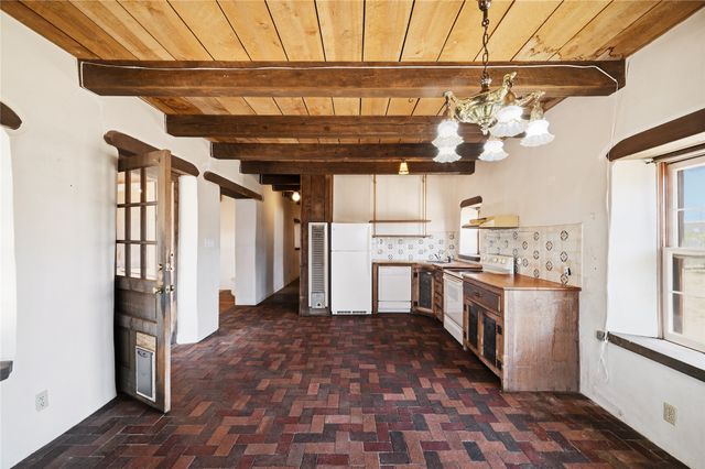 3086 Agua Fria, Santa Fe, NM 87507