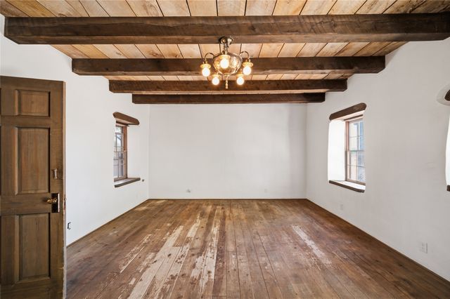 3086 Agua Fria, Santa Fe, NM 87507