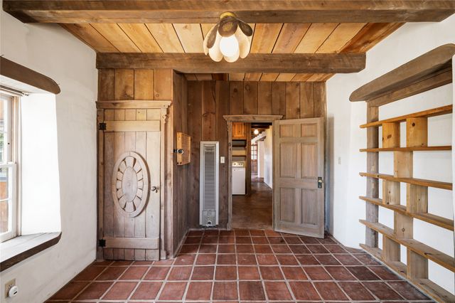 3086 Agua Fria, Santa Fe, NM 87507