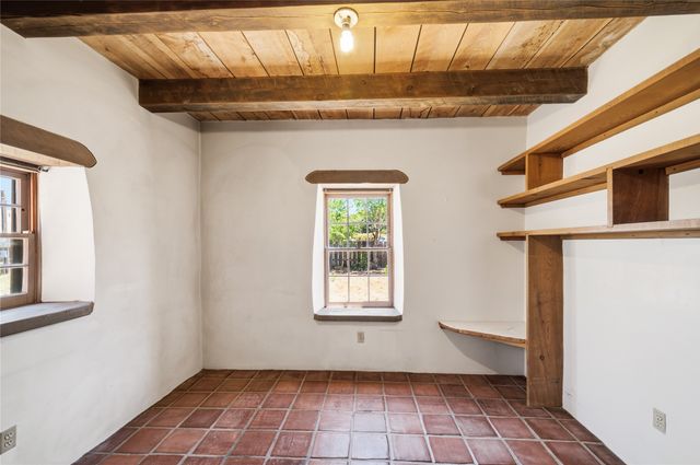 3086 Agua Fria, Santa Fe, NM 87507