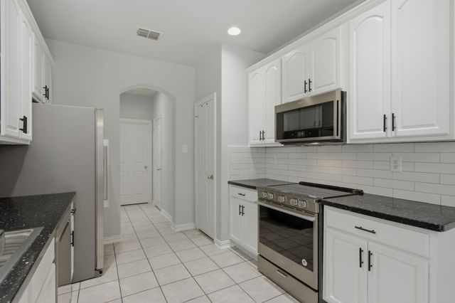1864 Branch Trail, Carrollton, TX 75007
