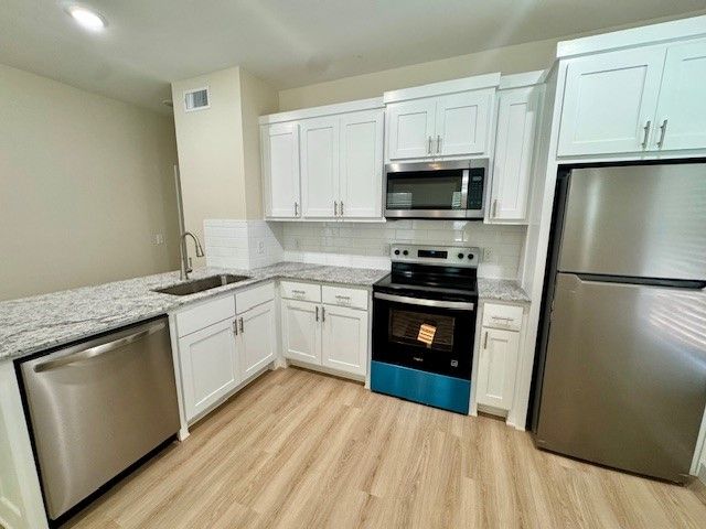 702 E Johnson Avenue B, Springdale, AR 72764