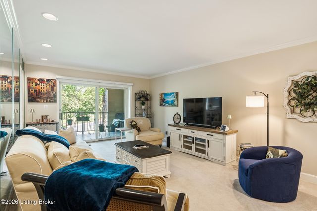 5601 Coach Gate Wynde APT 34, Louisville, KY 40207