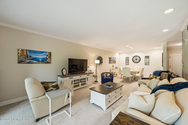 5601 Coach Gate Wynde APT 34, Louisville, KY 40207