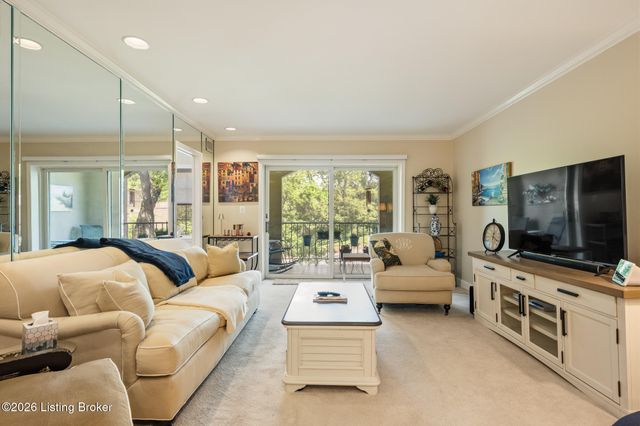 5601 Coach Gate Wynde APT 34, Louisville, KY 40207