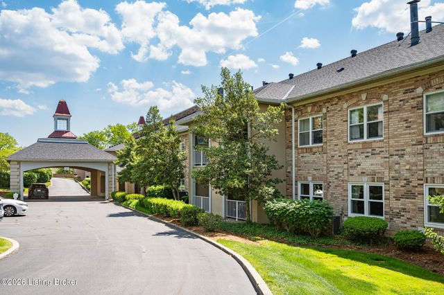 5601 Coach Gate Wynde APT 34, Louisville, KY 40207