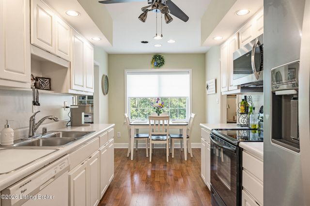 5601 Coach Gate Wynde APT 34, Louisville, KY 40207