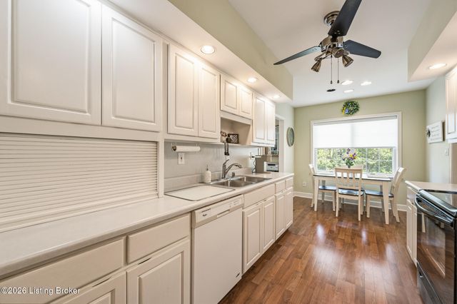 5601 Coach Gate Wynde APT 34, Louisville, KY 40207