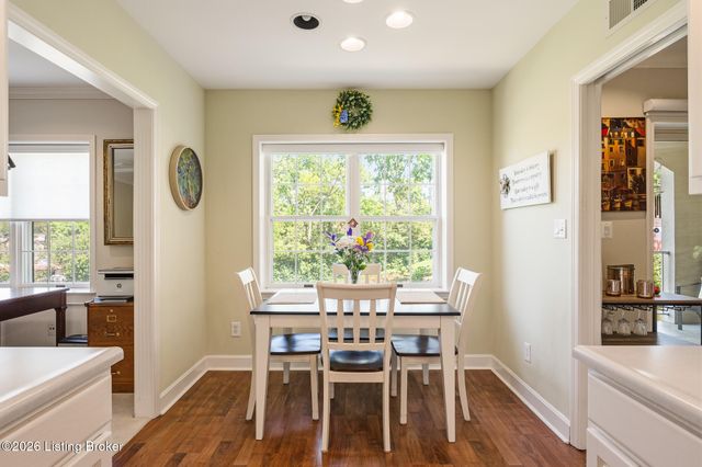 5601 Coach Gate Wynde APT 34, Louisville, KY 40207