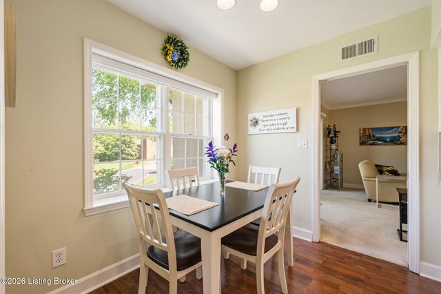 5601 Coach Gate Wynde APT 34, Louisville, KY 40207