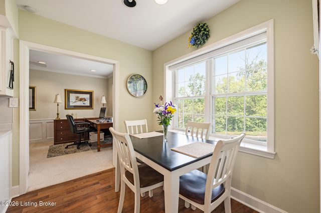 5601 Coach Gate Wynde APT 34, Louisville, KY 40207