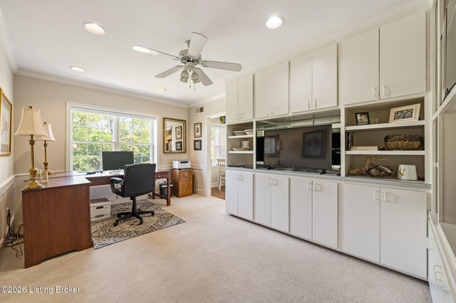 5601 Coach Gate Wynde APT 34, Louisville, KY 40207