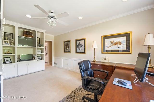 5601 Coach Gate Wynde APT 34, Louisville, KY 40207