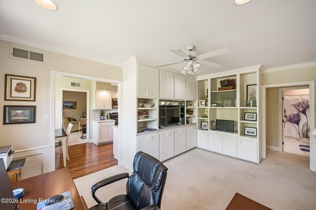 5601 Coach Gate Wynde APT 34, Louisville, KY 40207
