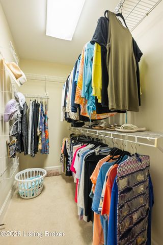 5601 Coach Gate Wynde APT 34, Louisville, KY 40207