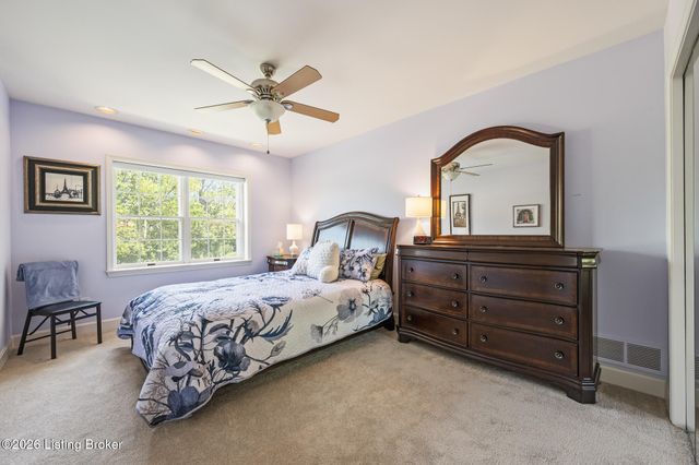 5601 Coach Gate Wynde APT 34, Louisville, KY 40207