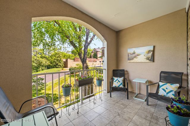 5601 Coach Gate Wynde APT 34, Louisville, KY 40207