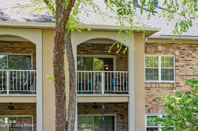 5601 Coach Gate Wynde APT 34, Louisville, KY 40207