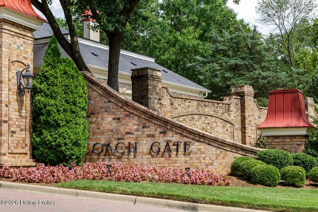 5601 Coach Gate Wynde APT 34, Louisville, KY 40207