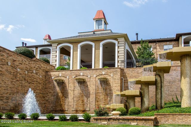 5601 Coach Gate Wynde APT 34, Louisville, KY 40207