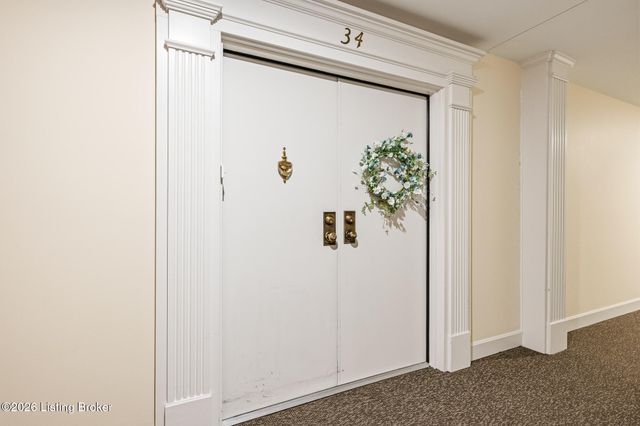 5601 Coach Gate Wynde APT 34, Louisville, KY 40207
