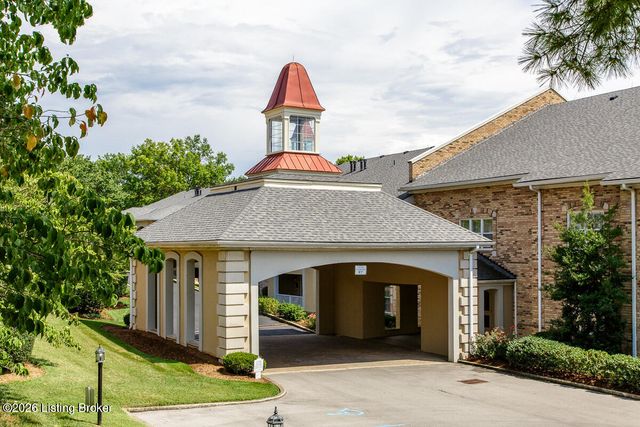 5601 Coach Gate Wynde APT 34, Louisville, KY 40207