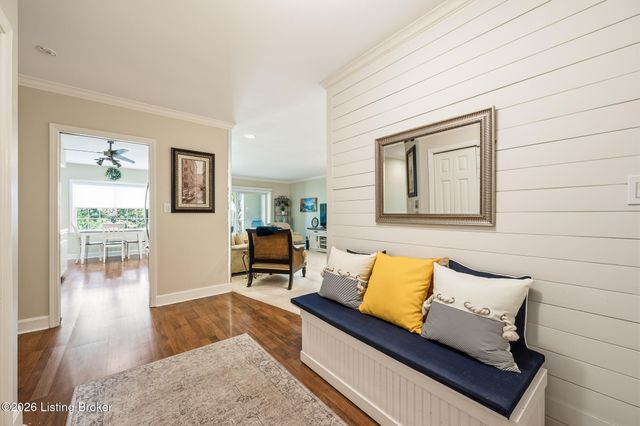 5601 Coach Gate Wynde APT 34, Louisville, KY 40207