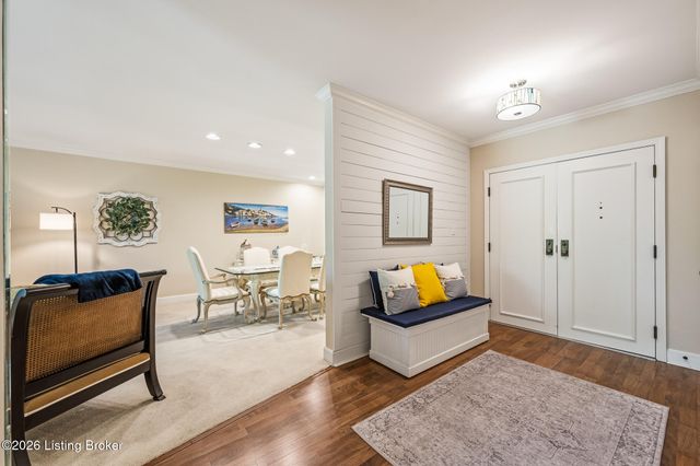 5601 Coach Gate Wynde APT 34, Louisville, KY 40207