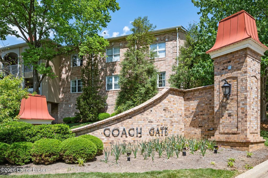 5601 Coach Gate Wynde APT 34, Louisville, KY 40207