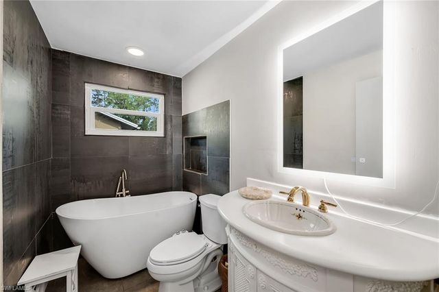 3670 6th AVE SE, Naples, FL 34117