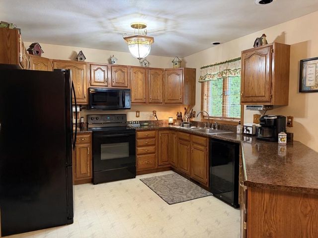 2884 WESTMOOR ROAD, Oshkosh, WI 54904
