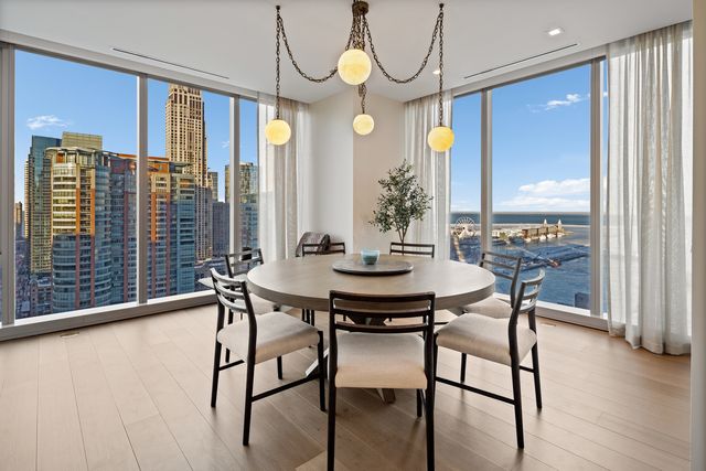 363 E Wacker Drive 1906, Chicago, IL 60601