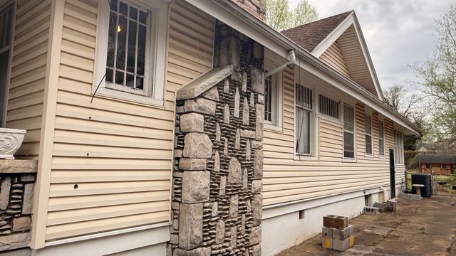 730 W Scott Street, Springfield, MO 65802